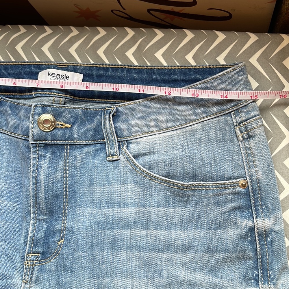 Distressed Mid-Rise Cut Off Jeans By Kensie Jeans 8/29 STRETCHY NWOT - Picture 10 of 14